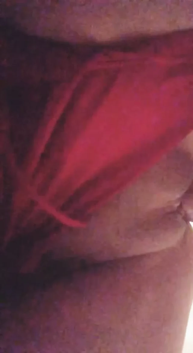 Ее вкусная киска крупным планом