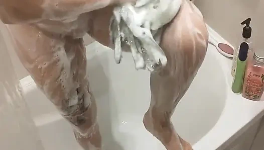 Üvey kız kardeş duşta