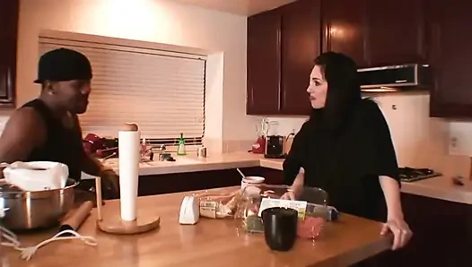 Gerçek siyah canavar yarakla çılgın sikiş günü...