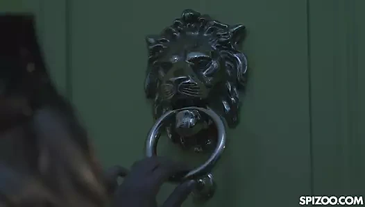 İnce sarışın Elena Vedem yarak için aç sürtük bir hemşire