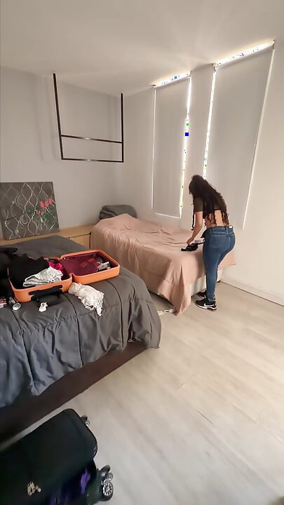 Otele varır varmaz en iyi arkadaşımla hızlı bir roll; Bazen onun erkek delisi olduğunu düşünüyorum - Addy Rose