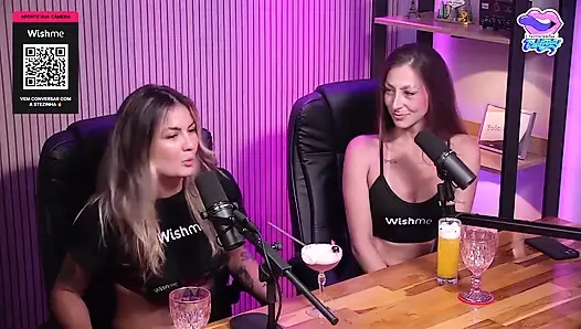 Genç Latin Lezbiyenler Yatakta Ne Kadar Tutkulu Olduklarını Ortaya Koyuyor.