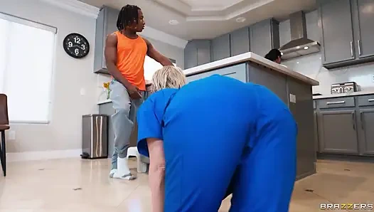 Hemşirenin yarak boşaltan ev çağrısı dee williams, beca barbie brazzers