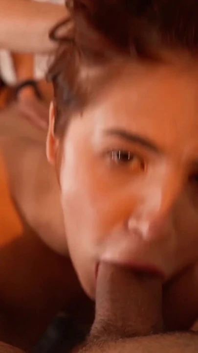 Трахнутая рыжая шлюшка страпоном - трах в тройничке