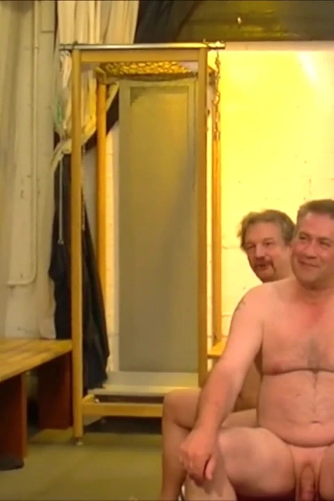 Büyük memeli seksi Susi tüm deliklerinde sert tadını çıkarıyor!