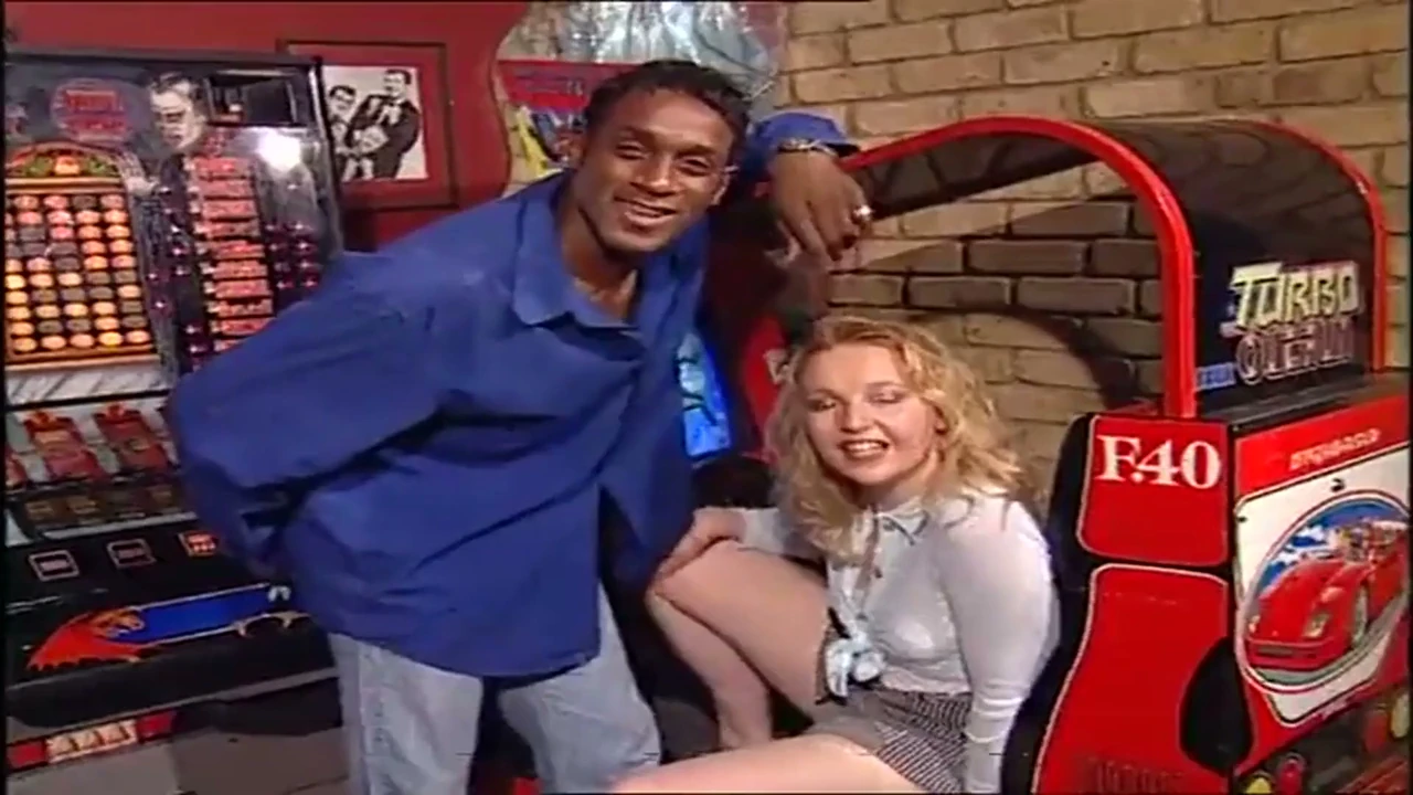 English Essex Slut Donna Gets Interracial