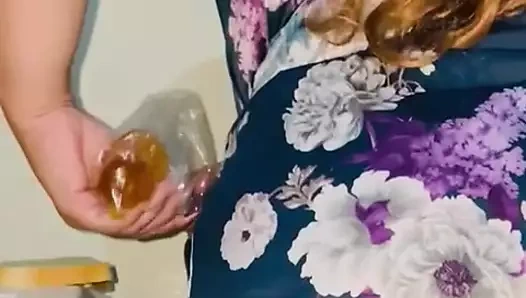 Götümden ananas reçeli ile ekmek yiyorum