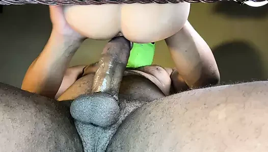 Uzaylı seks bebeği inleyerek boşalmaya yol açıyor