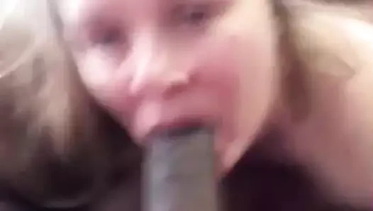 Seksi beyaz kız berbat bir büyük siyah horoz