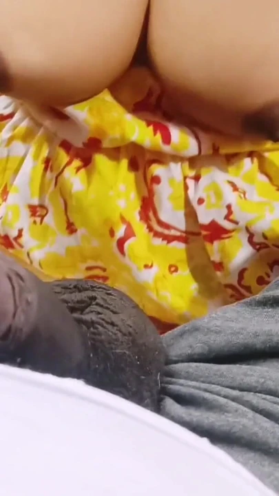 TAM VIDEO. Genç bir kadın komşusunda gizli samimiyetini üvey kardeşinin sesiyle paylaşıyor. | Klip 1