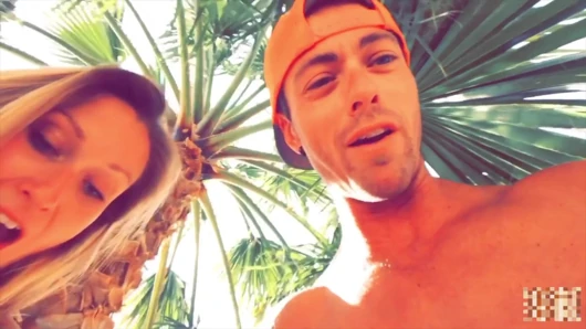 Seksi Shane ve Bayan Stacy oda arkadaşları yokken arka bahçede seksi eğleniyor!