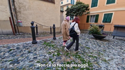 Üçlü seks seminerci rahibi fahişeliğe dönüştürüyor - tam İtalyan filmi