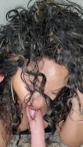 Onlyfans девушка Missricarivera хочет пососать твой хуй