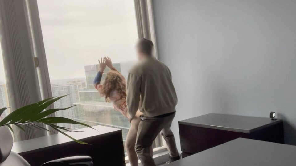 Milf patron becerdin karşı ona ofis pencere