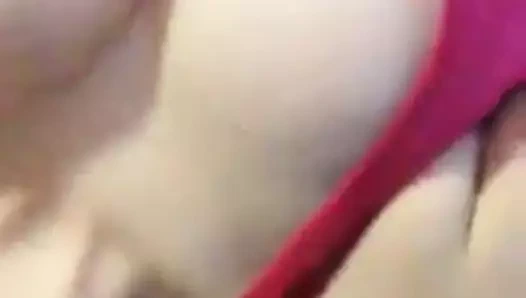 Gözlerin göğüslerime ziyafet çekiyor