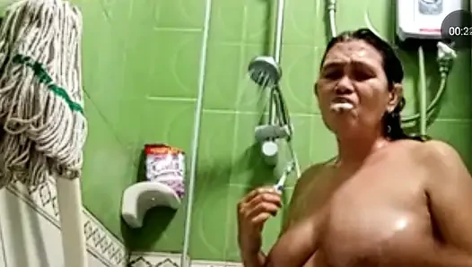 Sadece banyo yaparken izlemek için