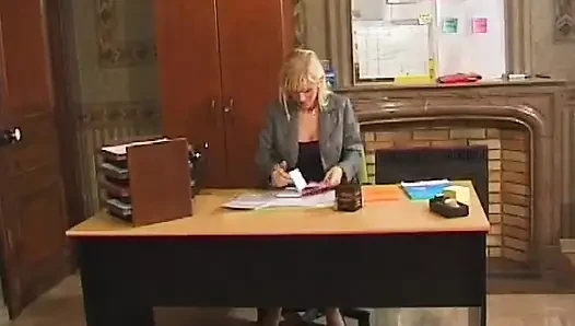 Azgın sürtük derinlere dalıyor