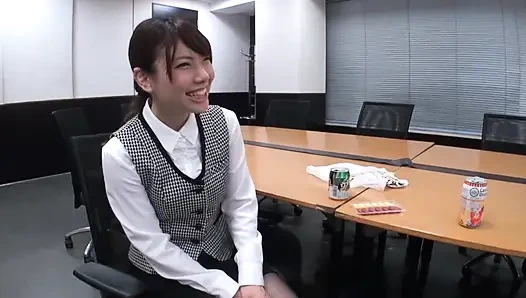 Orta yaşlı bir adam ve bir ofis hanımı