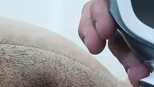 Karımın kıllı amını tıraş ediyorum
