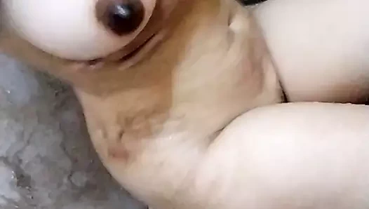 Sıcak teyze banyo ve kıçını parmaklıyor – hint desi teyze