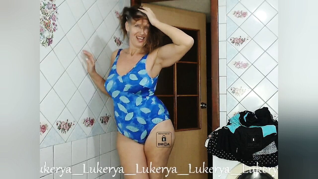 Lukerya'yı denizde hangi mayoyla görmek istersiniz?