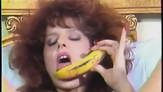 Kızıl saçlı olgun ve iki biseksüel adamla 80'lerin pornosu
