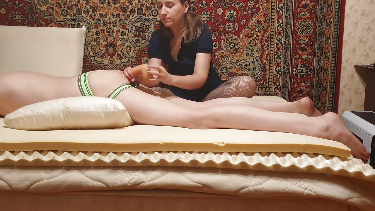 Erkek köle ateşli anastasia sahibe tarafından sikiliyor