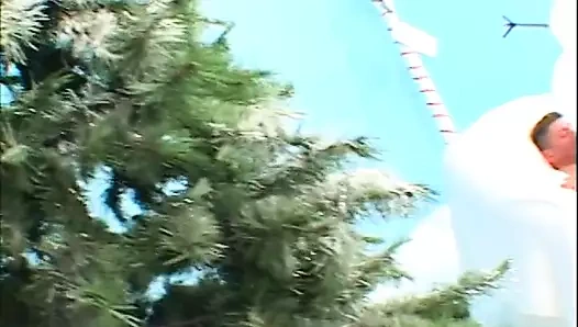 Lateks iç çamaşırı gösterişli esmer köpek stili berbat alır