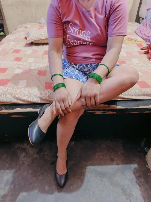 Bebek gibi kız vibratör kullanıyor ve anal seks yapıyor - bolca döl