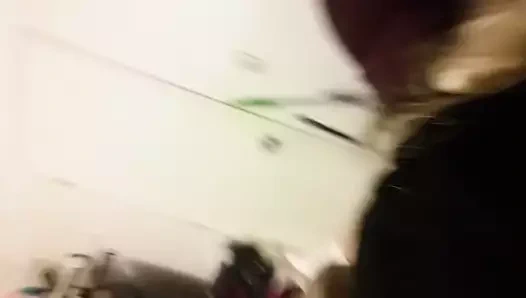 Eski sevgilim sikimi emiyor..