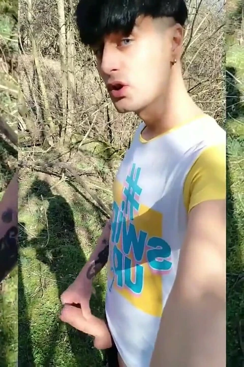 Güneşli bir günde twink ve gölgesi - açık havada mastürbasyon - kalın yarak