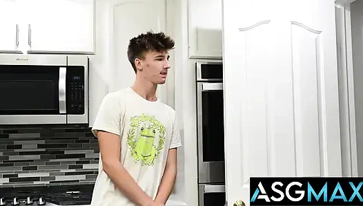 Pride Studios - üvey oğul Zac Steele üvey baba Reese Rideout'un şişman götünü sikiyor