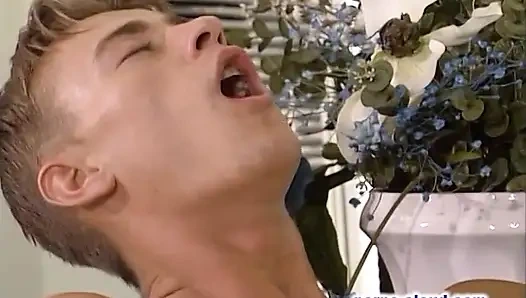 Edepsiz orta yaşlı seksi fahişe grup seks yapıyor