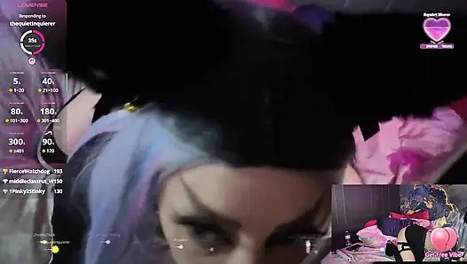 Kostümlü Tatlı Kız Oral Dölleniyor (bölüm 1)