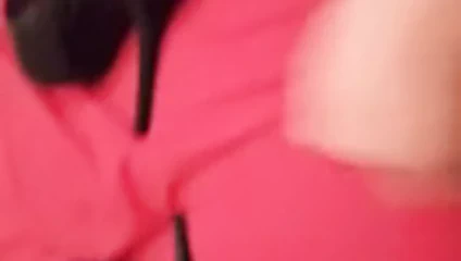 Kayınvalide çizmeler içinde oynuyor