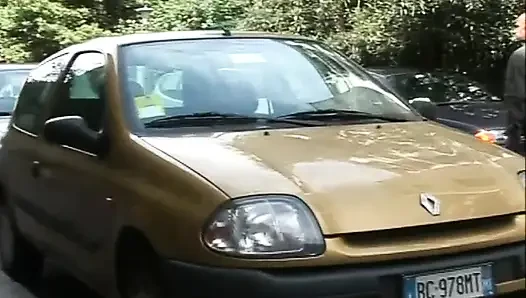 Seksi hatun amcığı seviyor
