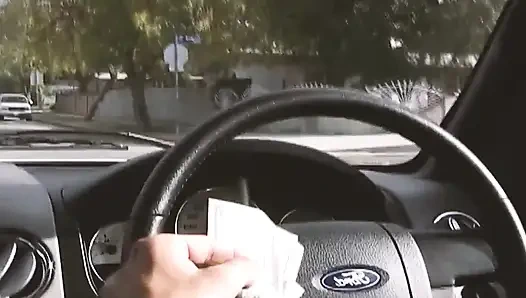 Göt egzersizlericene-3 esmer ince götlü orta yaşlı seksi kadın ağzında büyük bir yarağın tadını çıkarıyor