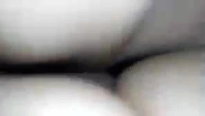 yan civciv oynuyor ona göt