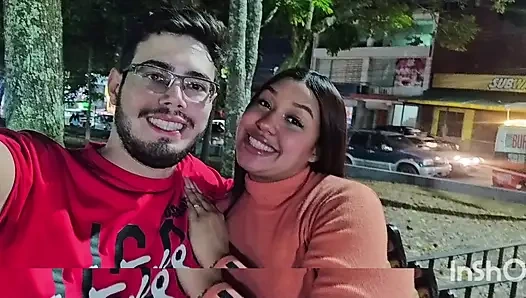 Arkadaşımın fantezisini gerçekleştiriyorum, ki bu onun yarağını emiyor, yaraklar beni çok heyecanlandırıyor