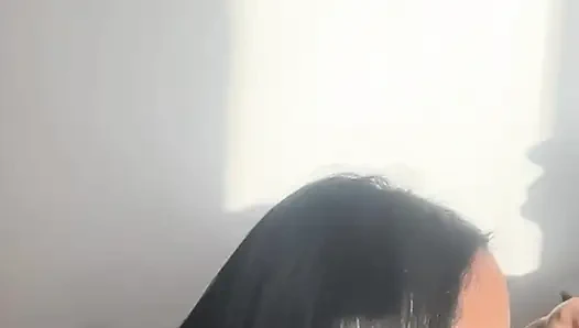 Sadece sikinin ağzımda olması beni tatmin etmiyor ve ona daha iyi binmeye karar veriyorum -amatör çift- nysdel