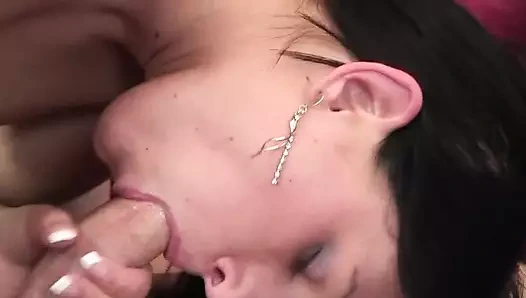 Esmer baskın roswhita erkek arkadaşı ilişkilendirmeye