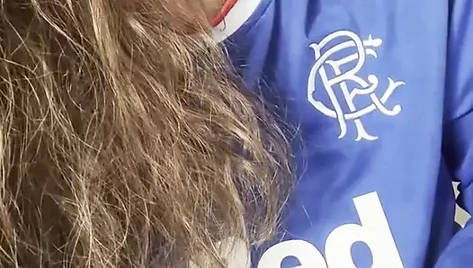 Orta yaşlı seksi kadın komşu izlemeni istiyor