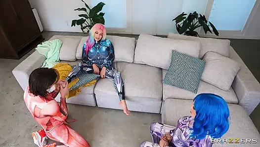 Brazzers - kali roses ve charli phoenix azdırıyor ve azgın üçlü grup sekste seviyor