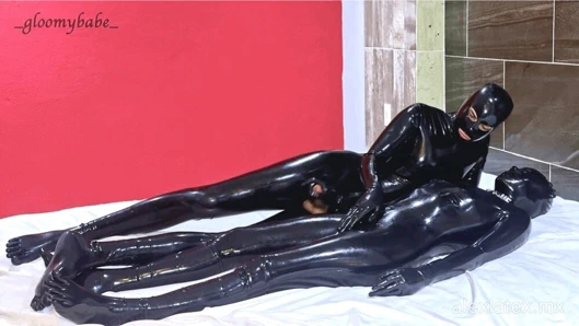 Lastikdoll t1 sert sikişiyor, sikişimi testiyor - alex latex