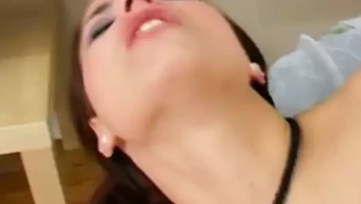 Bebek için yoğun yüze boşalma