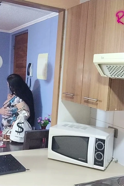 Hayranlar için videolar: maskeli genç adam beni mutfakta sikiyor