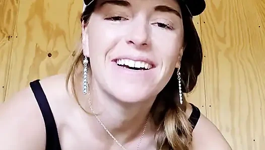 Kızıl saçlı götünü sikiyor fışkırtarak ayakları eziyor