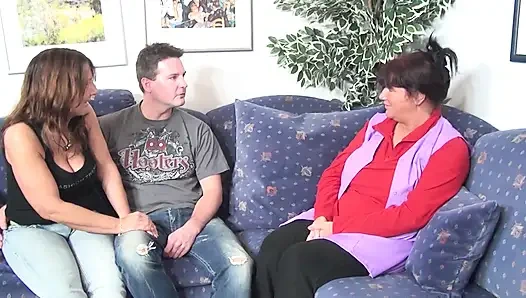 Ateşli kadınlar azgın seksin tadını çıkarıyor