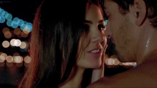 Victoria adaleti – sutyen ve göğüs dekoltesi