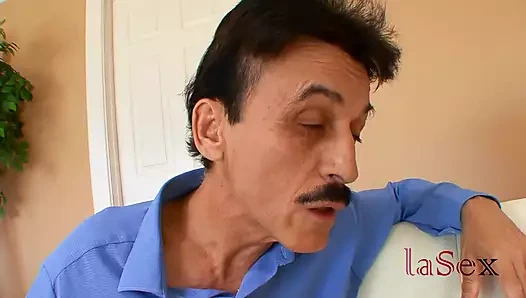 Jamie Applegate'in kadın kılıklı bir kocası var ve iyi sekse ihtiyacı var